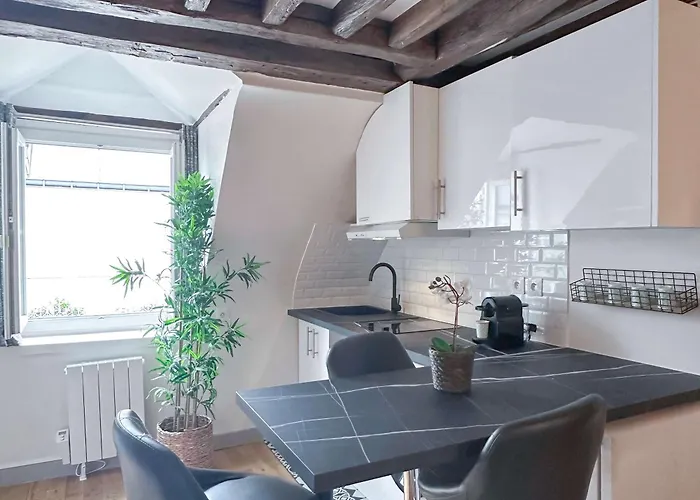1612 B - Best deal in Pigalle