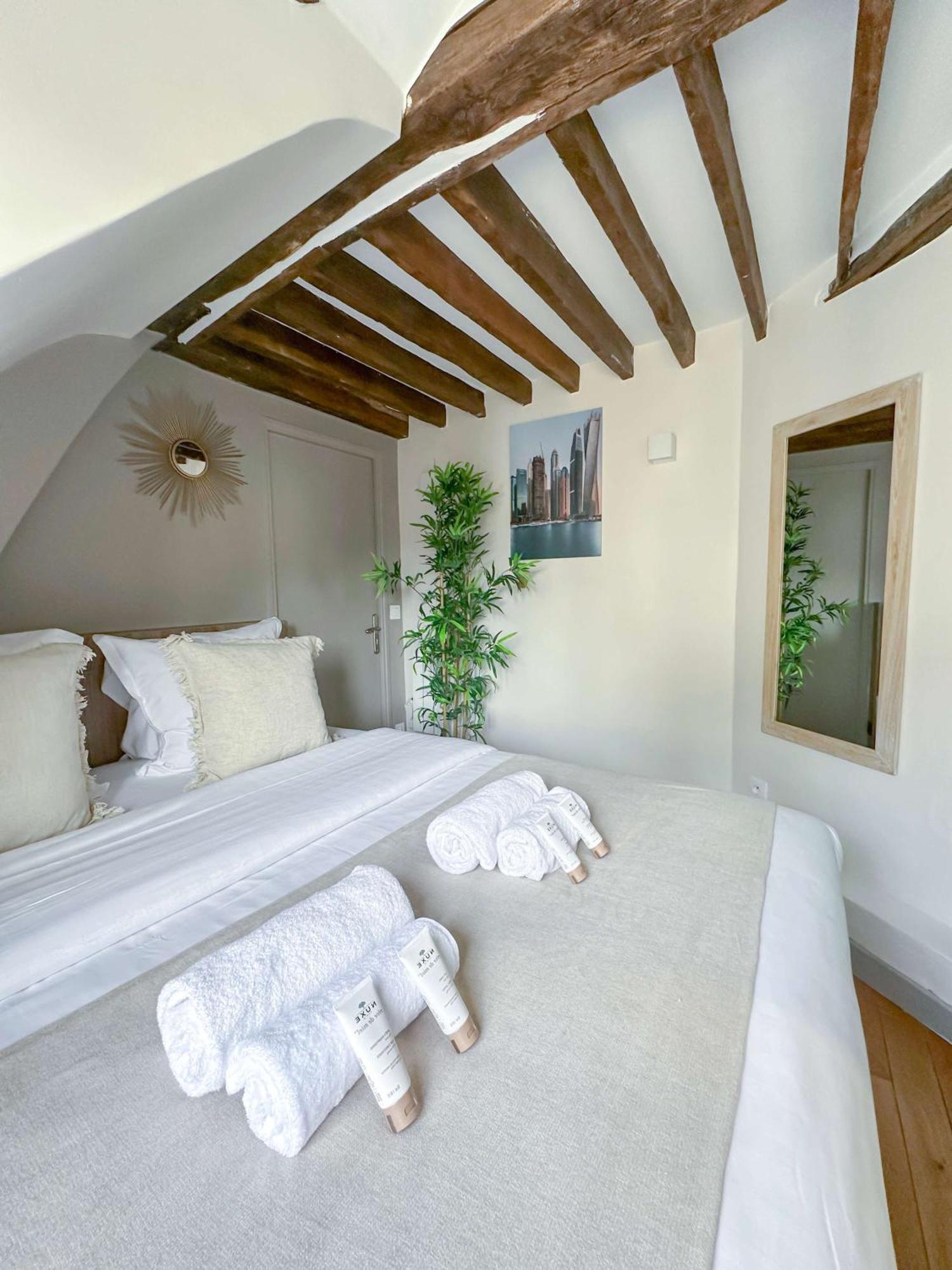 1612 B - In Pigalle Apartment *